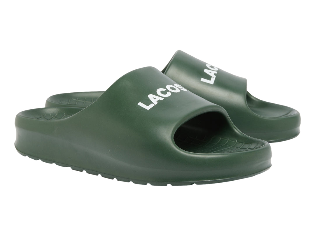 Sandalia Lacoste Serve Slide 2.0 en color verde oscuro para hombre.