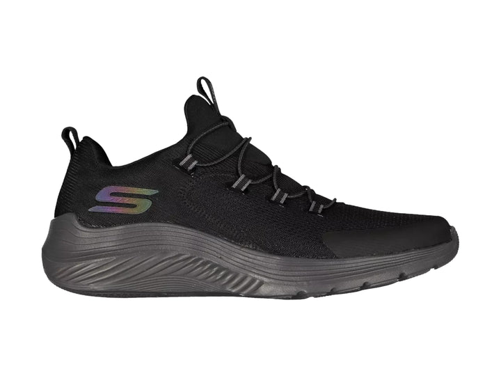 Tenis deportivo Skechers color negro con tejido transpirable y suela gruesa.