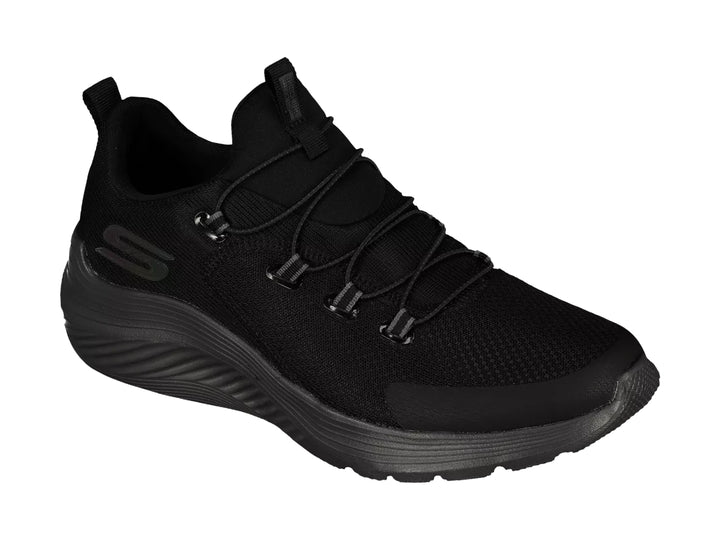 Tenis deportivo Skechers color negro con tejido transpirable y suela gruesa.