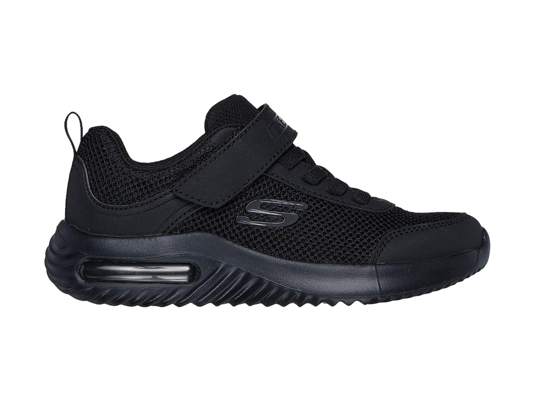 Tenis deportivos Skechers color negro con correa de ajuste y suela con cámara de aire.