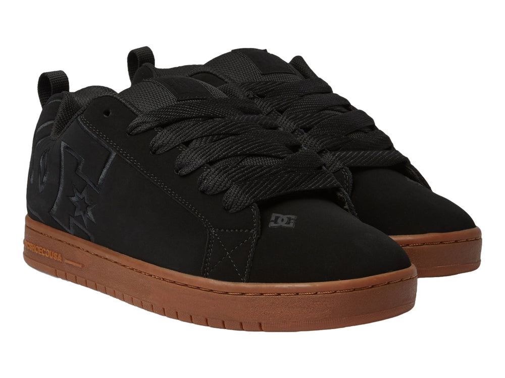 Tenis DC Shoes modelo Court Graffik en color negro con suela marrón tipo gum.