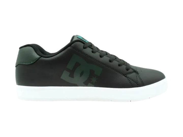 Tenis DC Shoes Gaveler en color negro con suela blanca y detalles en verde azulado.