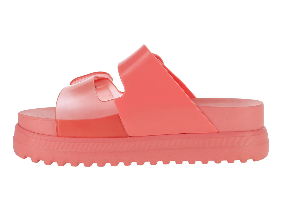 Sandalia slide de color rosa con suela de plataforma gruesa y dos correas con hebillas.