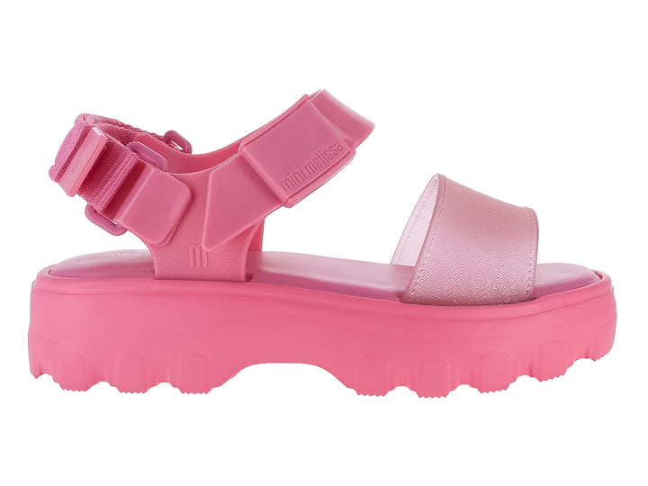 Sandalias Mini Melissa color rosa con plataforma gruesa y suela dentada para niña.