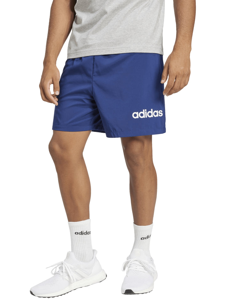 Shorts deportivos Adidas color azul oscuro con logotipo blanco en la pierna izquierda.