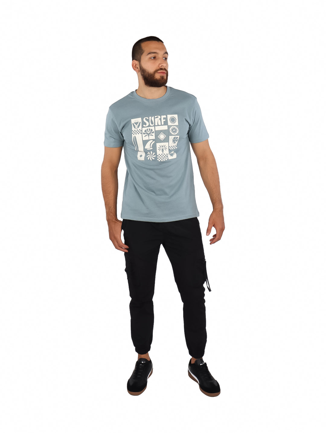 Camiseta gris de manga corta con estampado blanco de temática de surf.