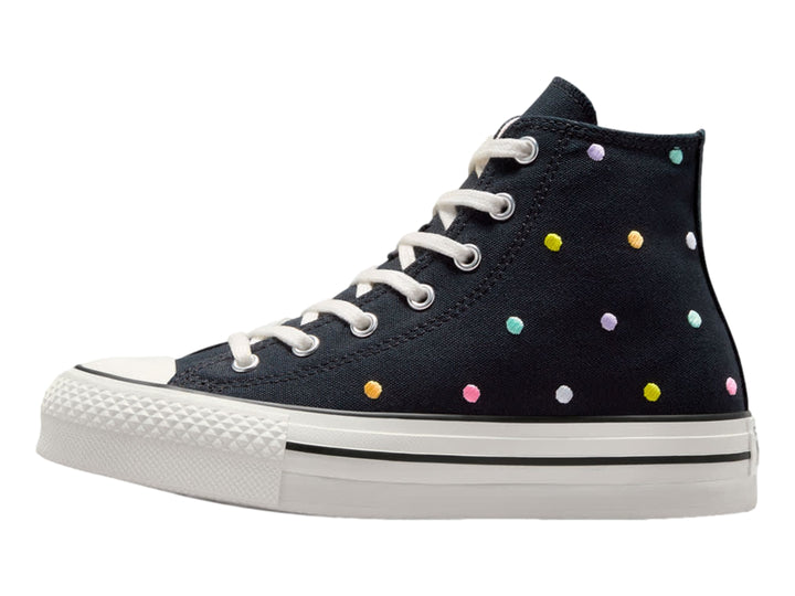 Tenis Converse Chuck Taylor All Star de bota color negro con lunares multicolores y suela blanca.