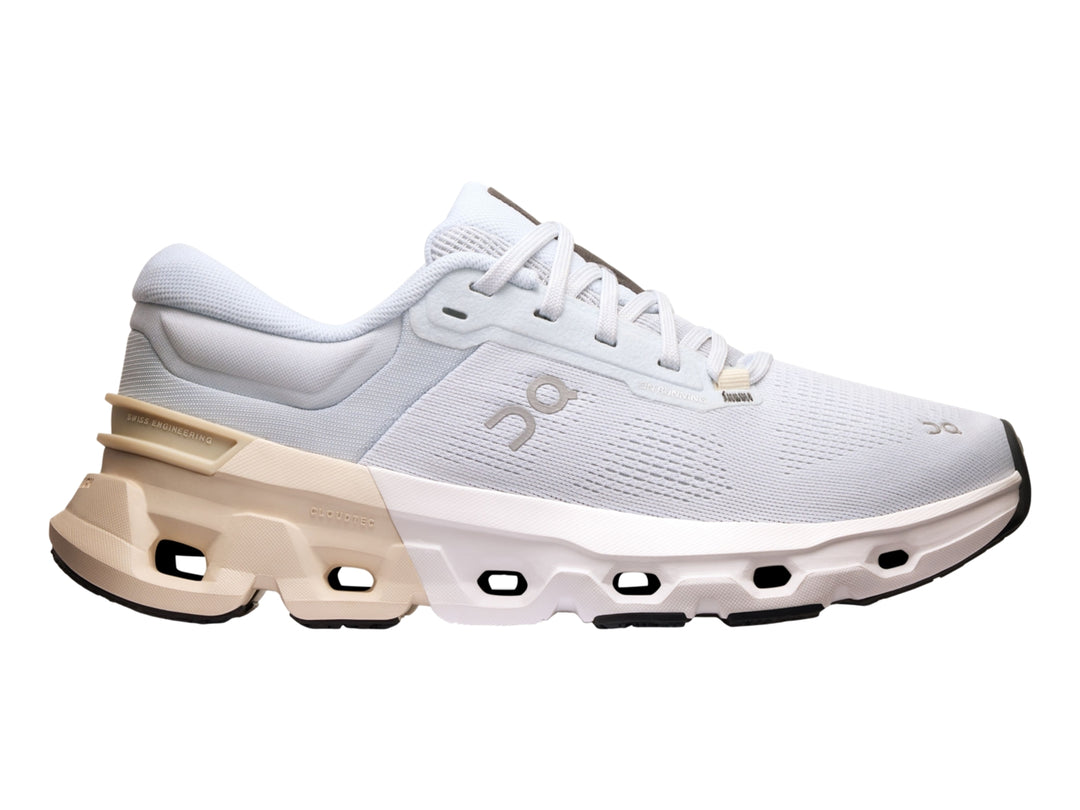 Tenis deportivos On Cloud en color blanco y crema con suela tecnológica amortiguada.