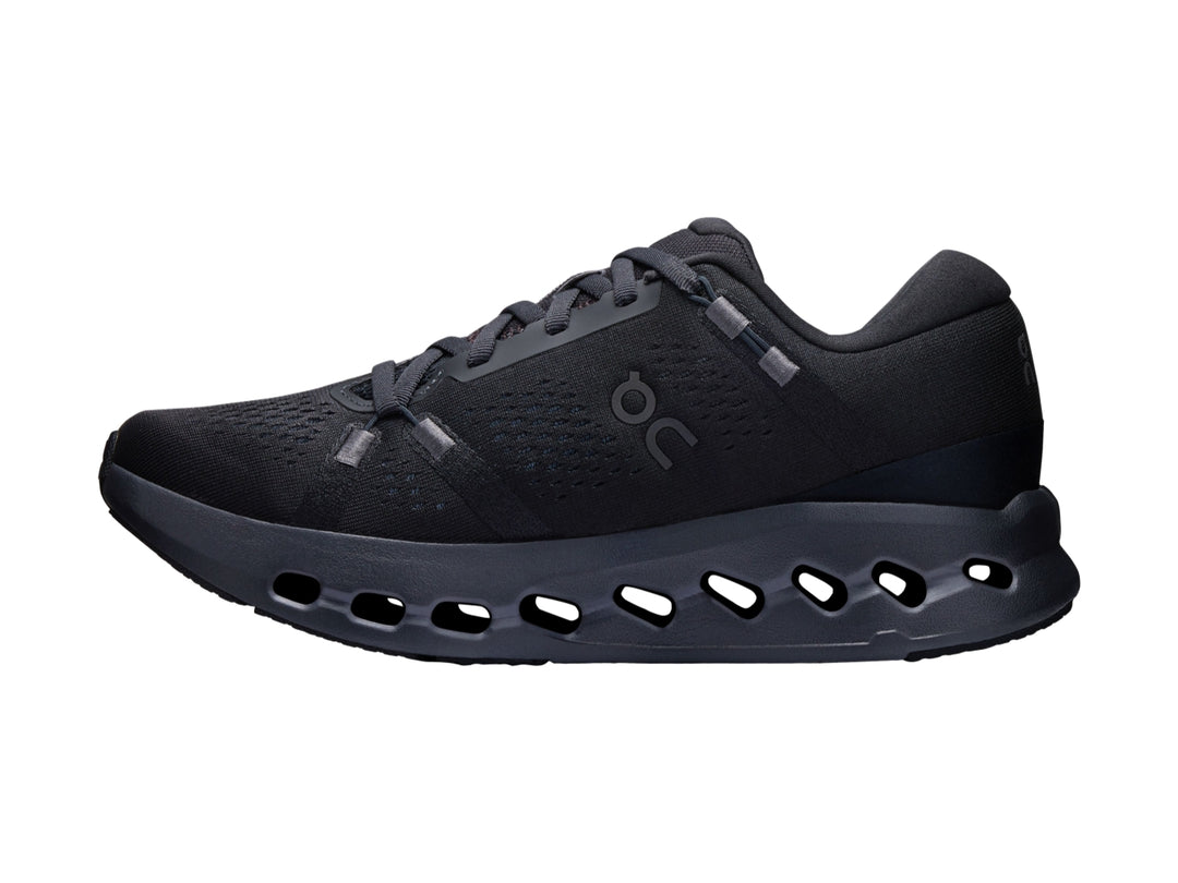Tenis deportivos On Cloudsurfer 2 color negro con suela de celdas huecas y malla transpirable.