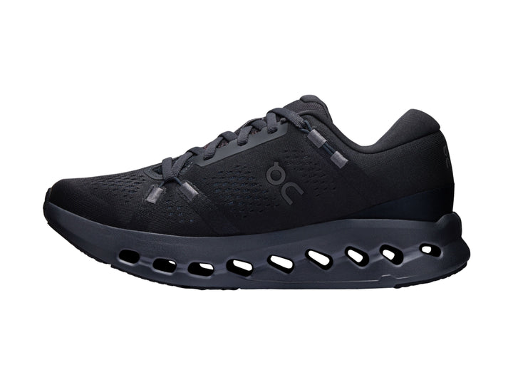 Tenis deportivos On Cloudsurfer 2 color negro con suela de celdas huecas y malla transpirable.