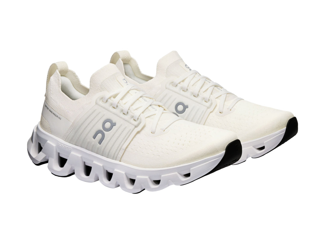 Tenis deportivos On Cloud en color blanco con suela amortiguada característica.