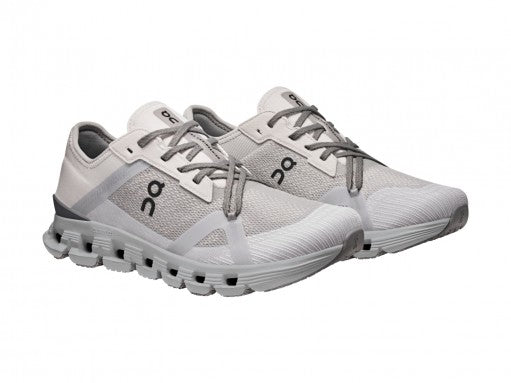 Tenis deportivos On Cloud en color gris wolf/alloy con suela tecnológica y malla transpirable.