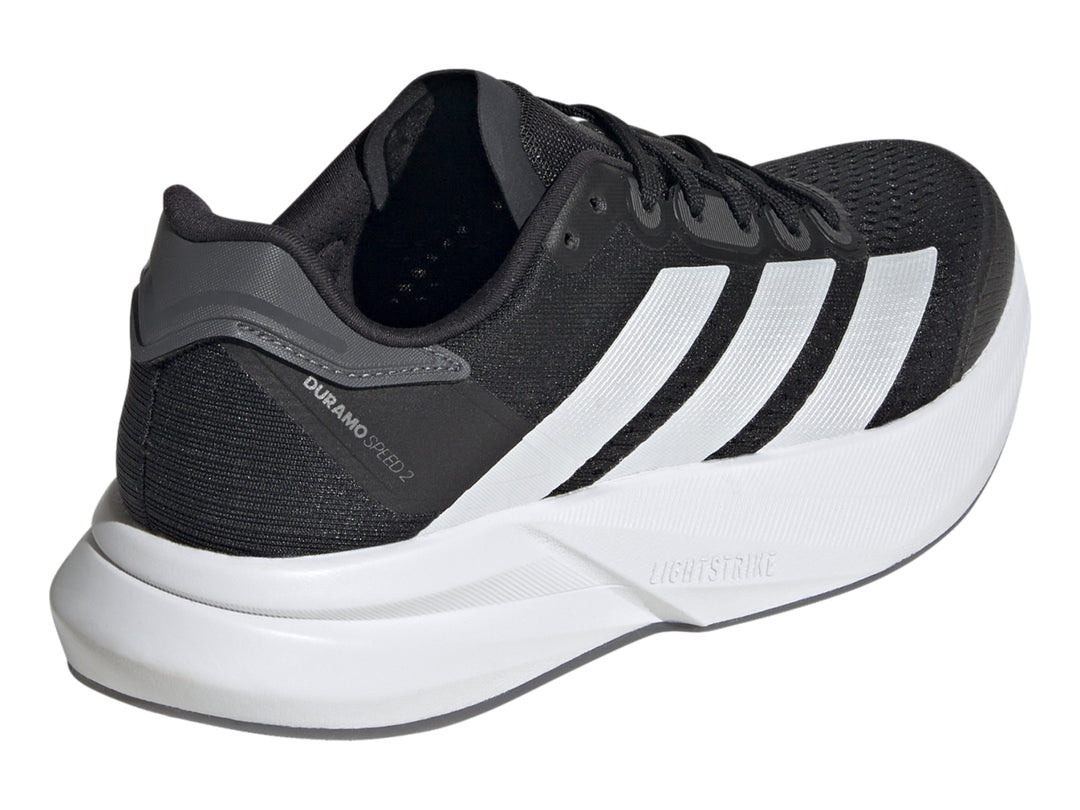 Tenis deportivos Adidas Duramo Speed 2 en color negro con tres franjas blancas y suela blanca.