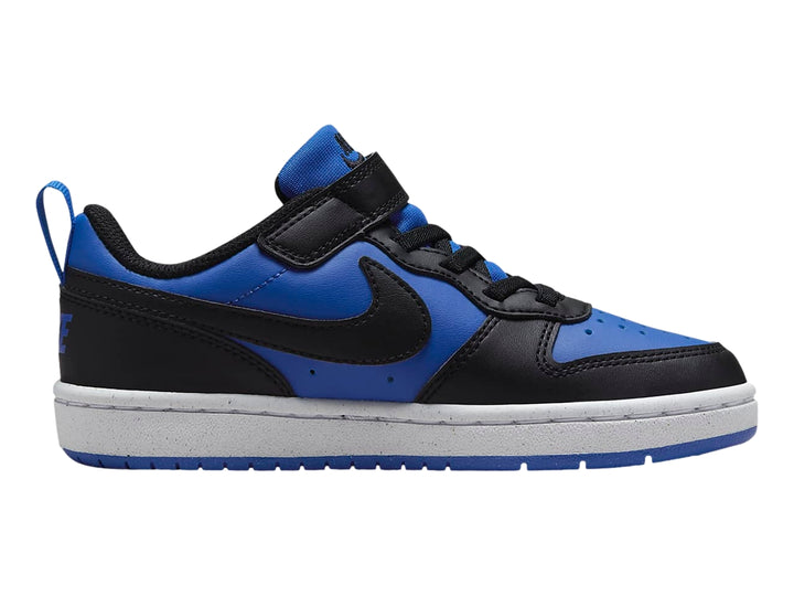 Tenis Nike Court Borough Low Recraft en colores azul y negro con suela blanca y azul.