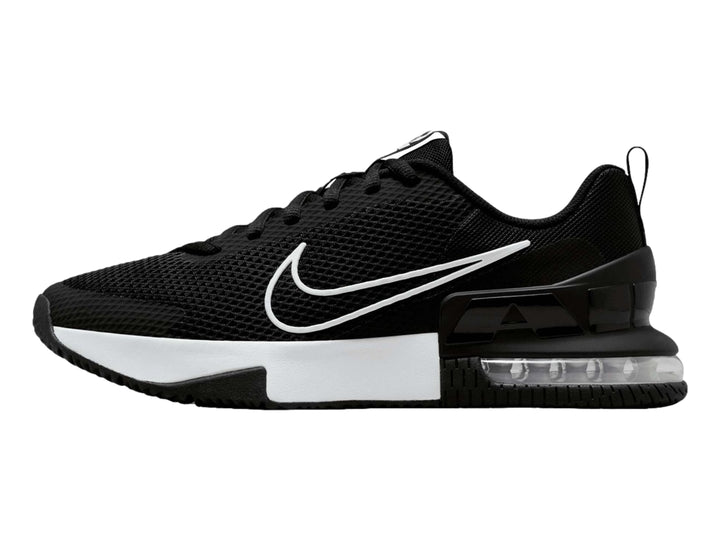 Tenis Nike Air Max Alpha Trainer 6 en color negro con suela blanca y logotipo de Nike en el lateral.