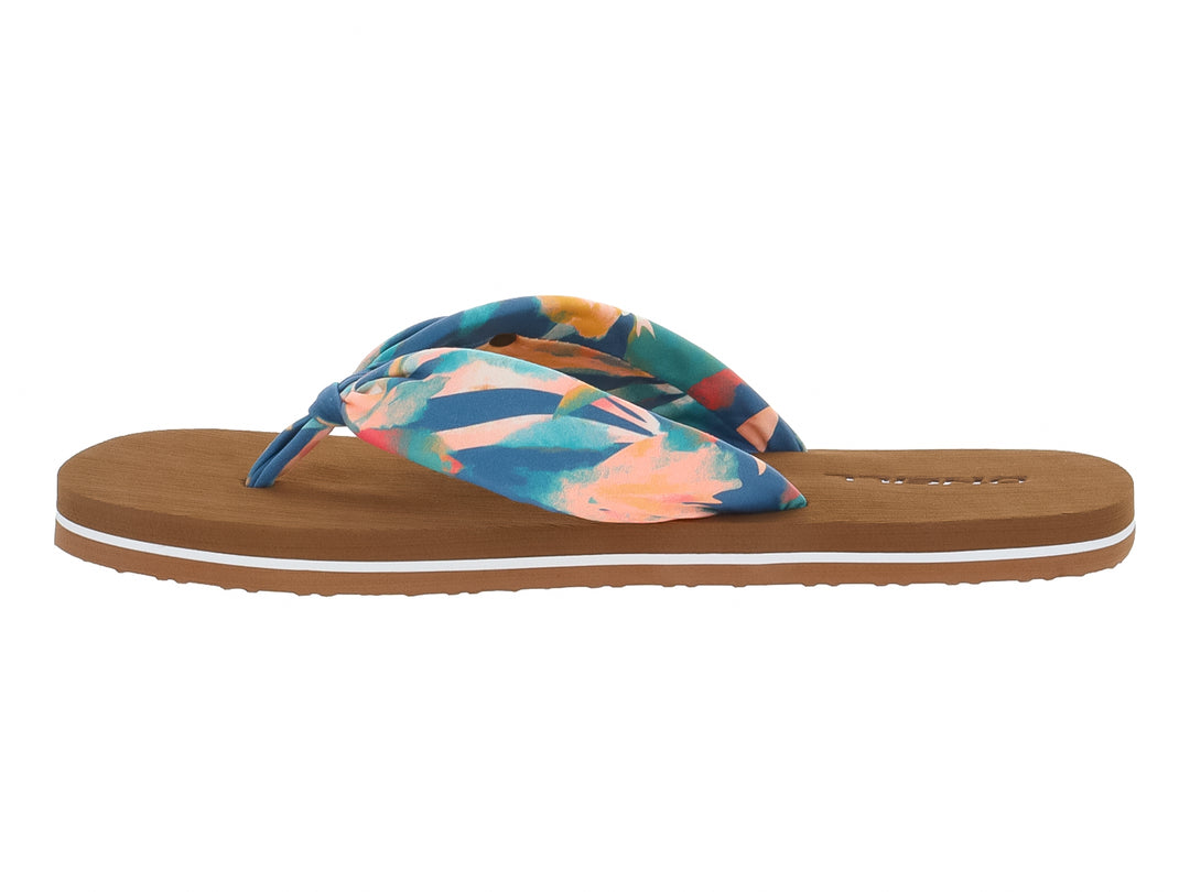 Sandalias de dedo con suela marrón y correa con estampado floral en tonos azul y naranja.