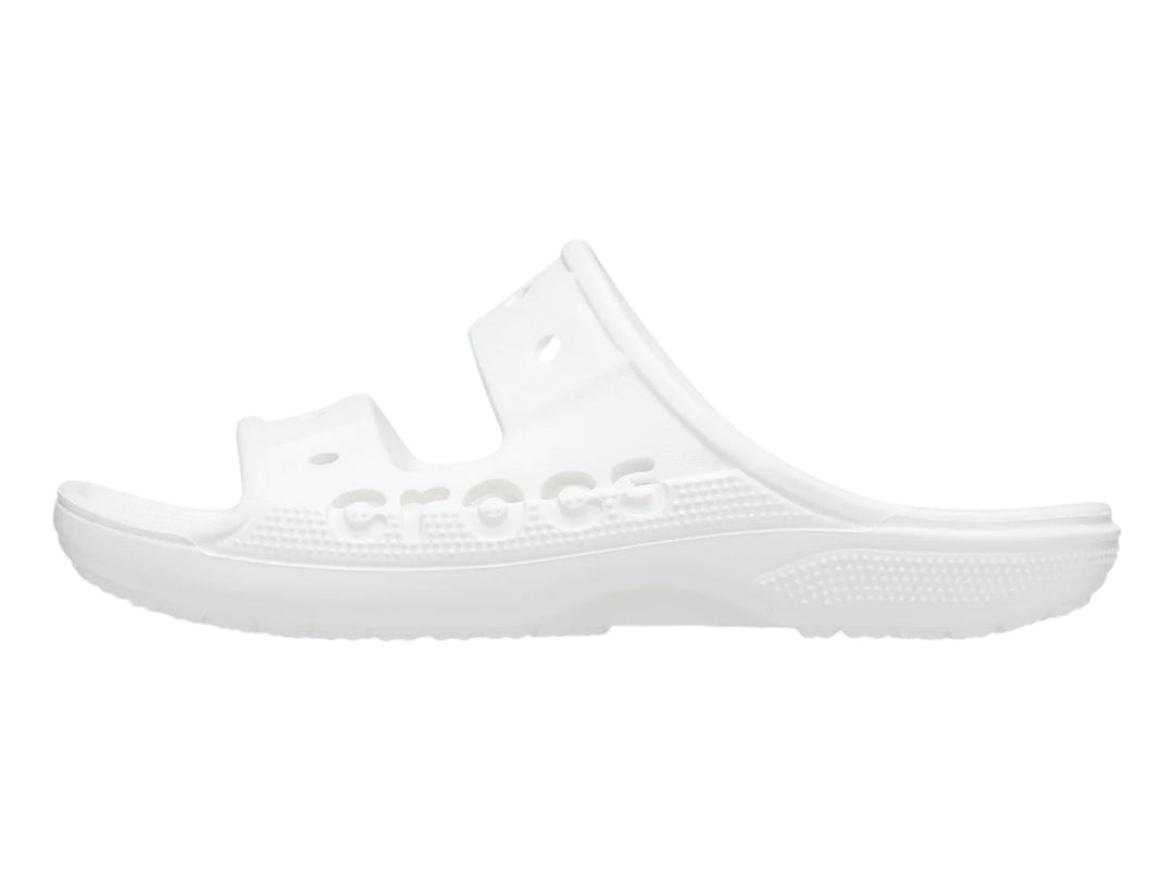 Sandalia blanca Crocs Baya para niños, vista lateral sobre fondo blanco.