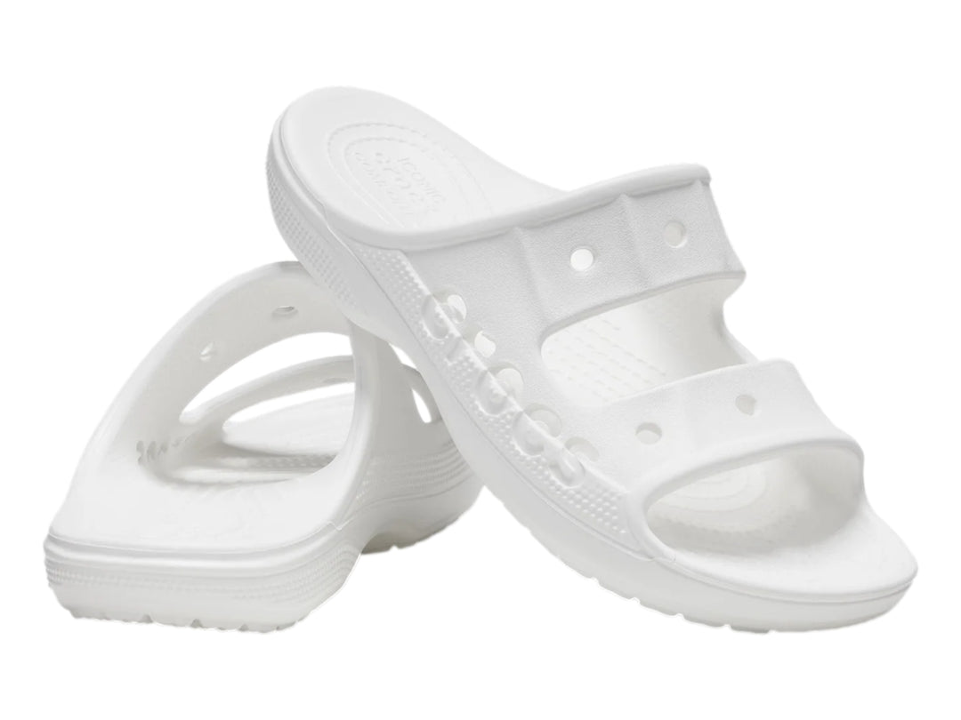 Sandalia blanca Crocs Baya para niños, vista lateral sobre fondo blanco.