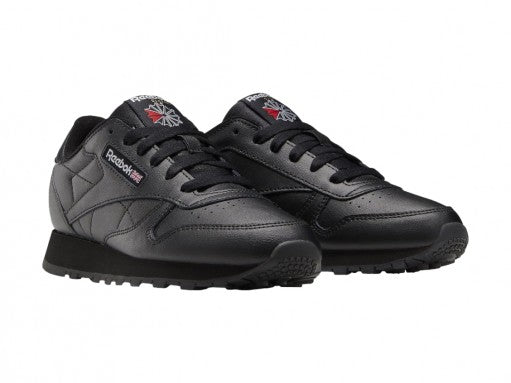 Tenis Reebok Classic Leather en color negro total con suela negra y detalles de marca en blanco.