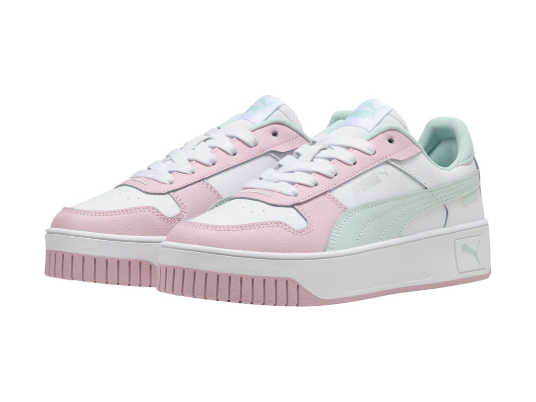 Tenis PUMA Carina Street JR en colores blanco, rosa y azul claro con suela de plataforma blanca.