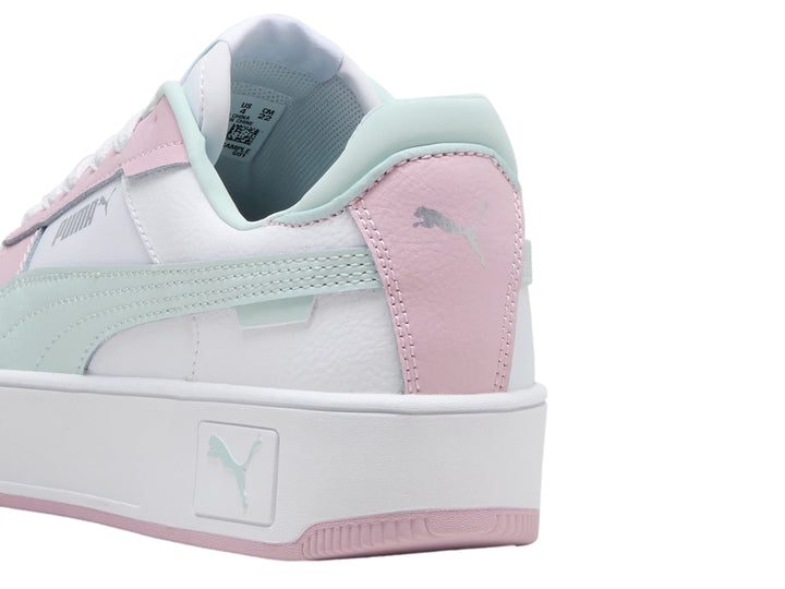 Tenis PUMA Carina Street JR en colores blanco, rosa y azul claro con suela de plataforma blanca.