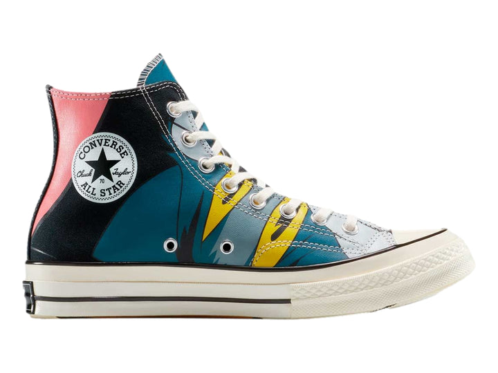 Tenis Converse Chuck Taylor All Star HI multicolores con diseño gráfico, suela blanca y agujetas blancas.