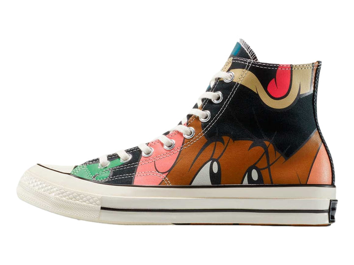 Tenis Converse Chuck Taylor All Star HI multicolores con diseño gráfico, suela blanca y agujetas blancas.