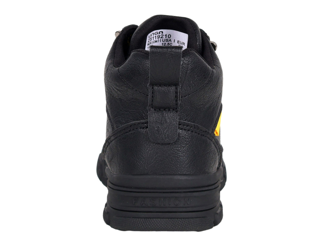 Bota de excursionismo infantil color negro con detalles en amarillo y suela gruesa.