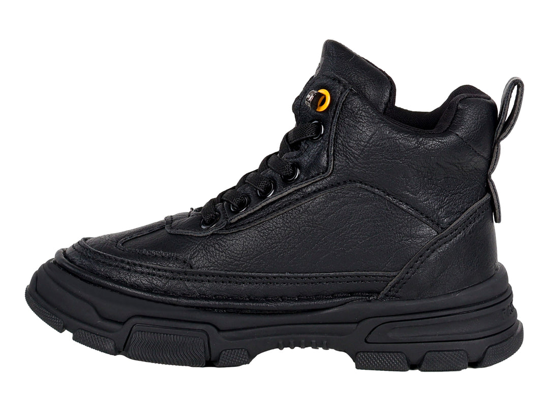 Bota de excursionismo infantil color negro con detalles en amarillo y suela gruesa.