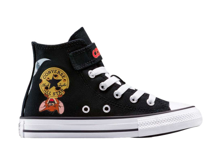 Tenis Converse Chuck Taylor All Star Hi negros para niño con diseño de Tom y Jerry y cierre de velcro.