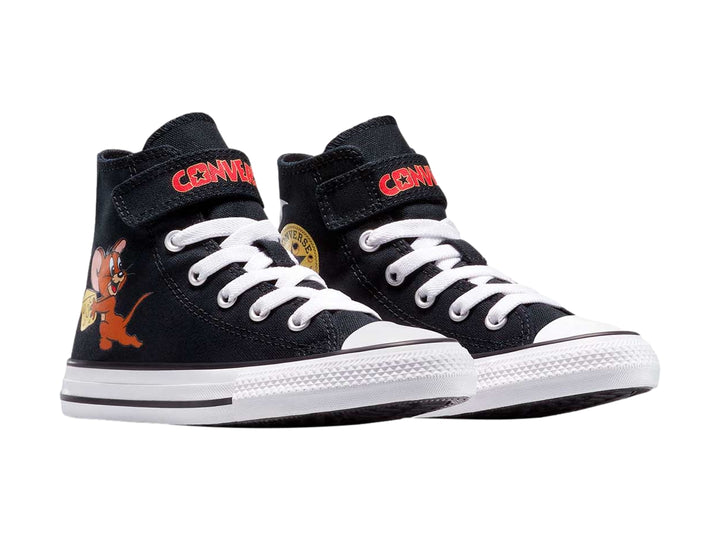 Tenis Converse Chuck Taylor All Star Hi negros para niño con diseño de Tom y Jerry y cierre de velcro.