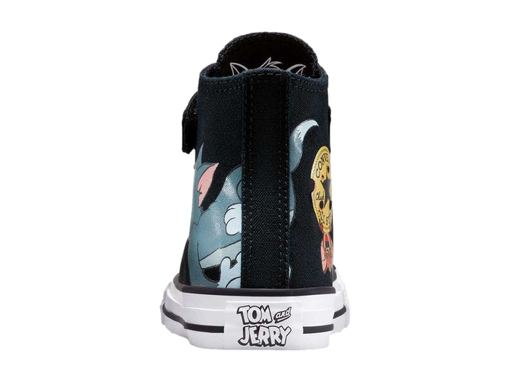 Tenis Converse Chuck Taylor All Star Hi negros para niño con diseño de Tom y Jerry y cierre de velcro.