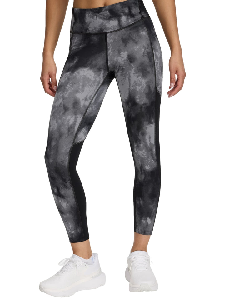 Mallas deportivas ajustadas con estampado marmoleado en tonos negro y gris.