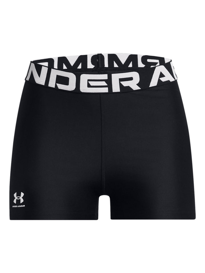 Mujer vistiendo shorts deportivos de compresión Under Armour en color negro con cinturilla blanca.