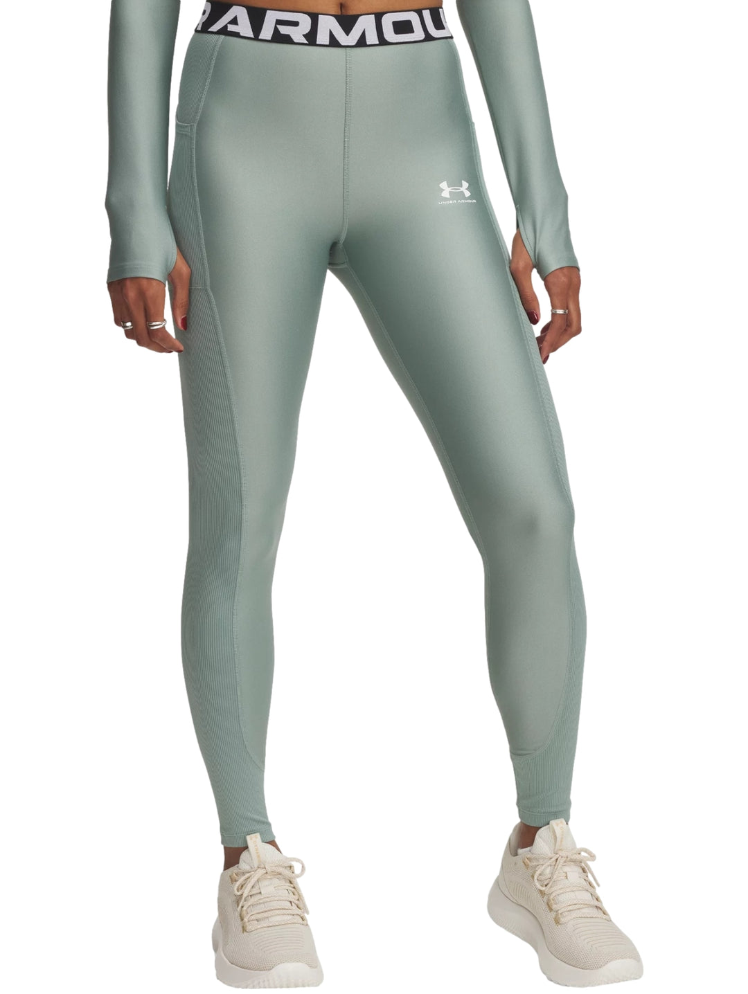 Leggings deportivos Under Armour en color verde con cinta elástica negra y blanca en la cintura.