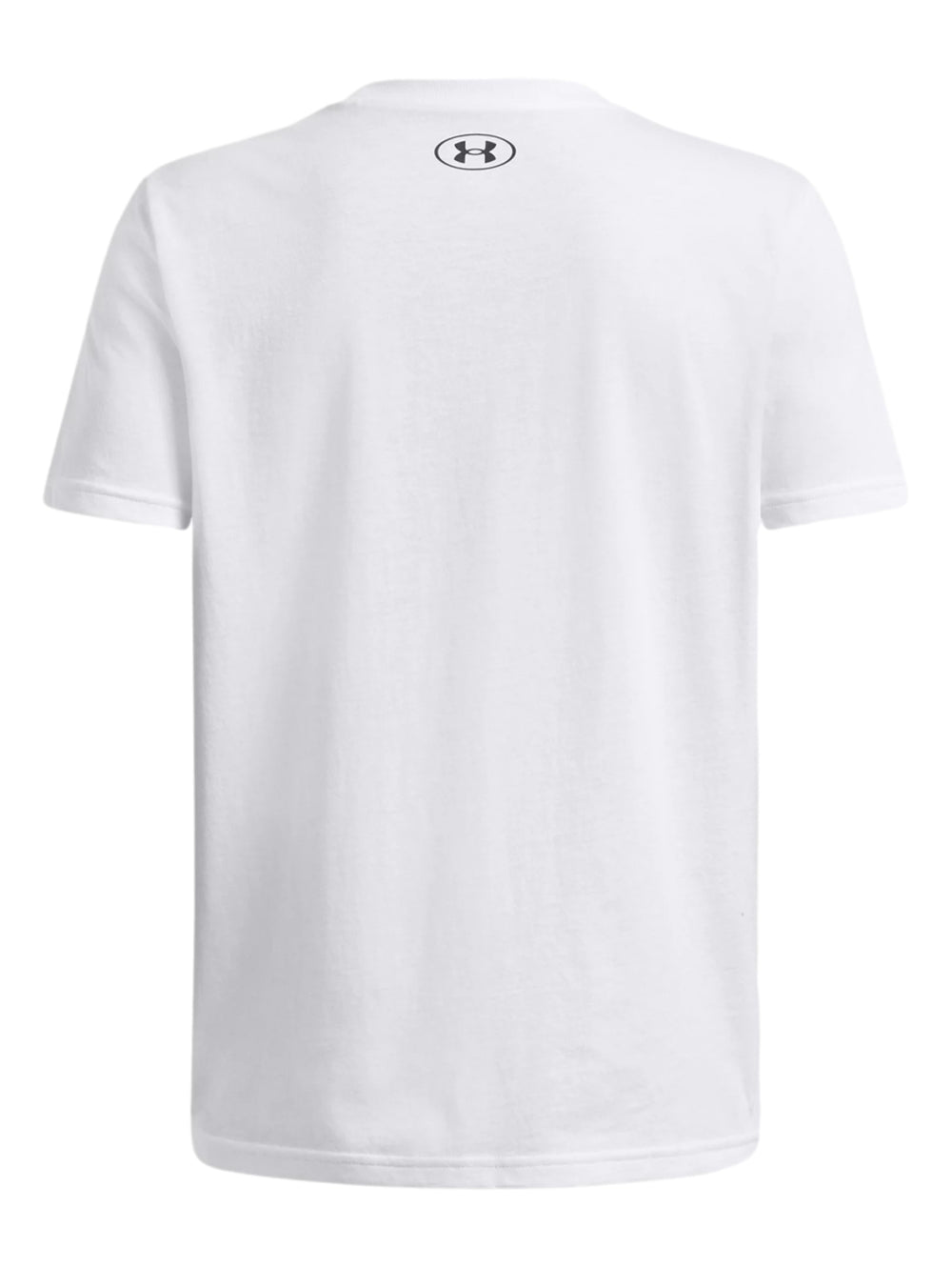 Camiseta blanca de manga corta con estampado frontal de una cancha de basquetbol en colores rojo y negro.