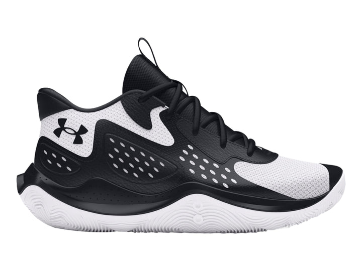 Tenis de baloncesto Under Armour en colores negro y blanco con diseño moderno y suela blanca.