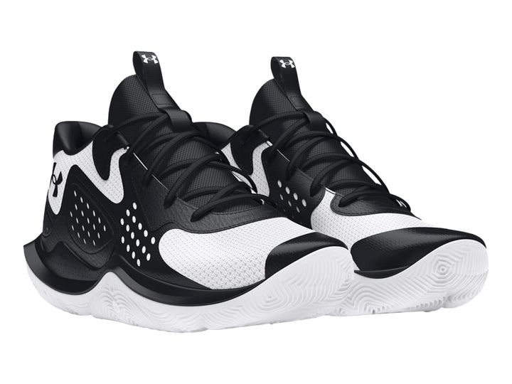 Tenis de baloncesto Under Armour en colores negro y blanco con diseño moderno y suela blanca.