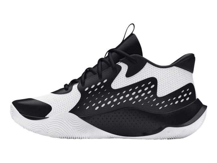Tenis de baloncesto Under Armour en colores negro y blanco con diseño moderno y suela blanca.