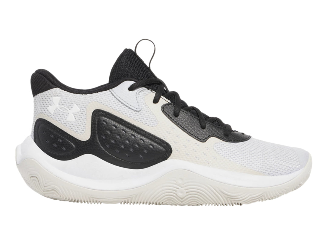 Tenis de baloncesto Under Armour color blanco con detalles en negro y suela blanca.
