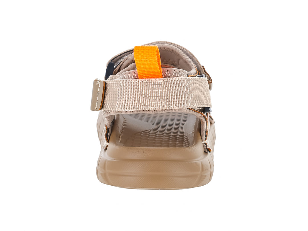 Sandalias color khaki con correas ajustables, detalles en naranja y negro, y suela gruesa sobre fondo blanco.