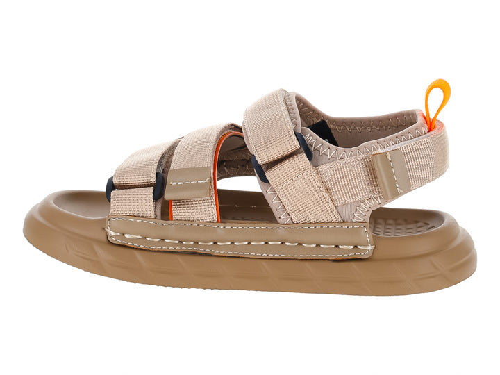 Sandalias color khaki con correas ajustables, detalles en naranja y negro, y suela gruesa sobre fondo blanco.