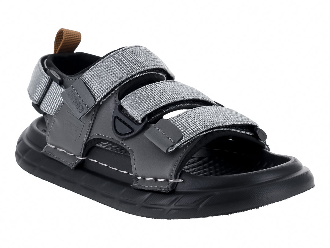 Sandalias color gris con correas ajustables y suela negra.