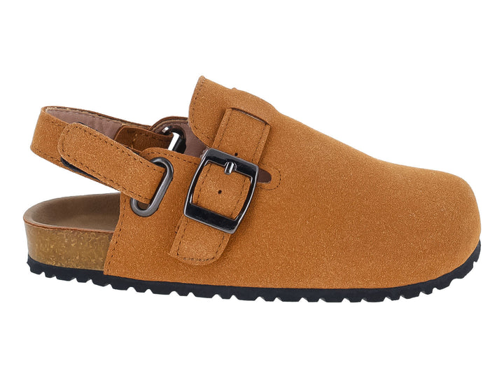 Sandalia formal color camel para niño con hebillas negras y suela dentada.
