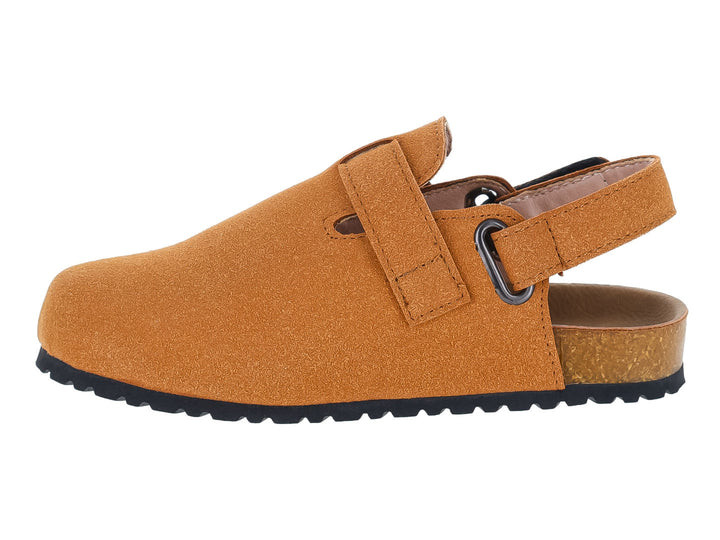 Sandalia formal color camel para niño con hebillas negras y suela dentada.