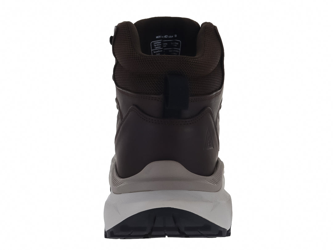 Bota deportiva Discovery color chocolate con suela blanca gruesa y cordones.