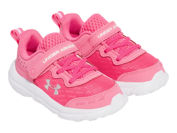 Tenis deportivos Under Armour color rosa con suela blanca y cierre de velcro para Niña.