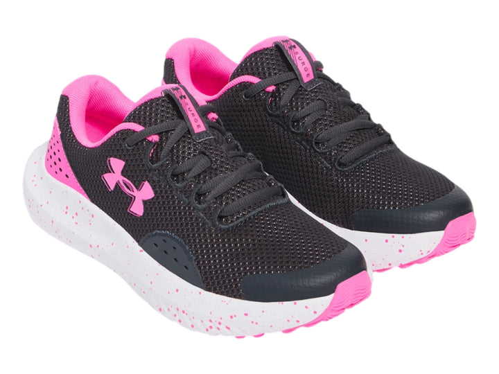 Tenis deportivos Under Armour color negro con detalles en rosa y suela blanca moteada para Niña.