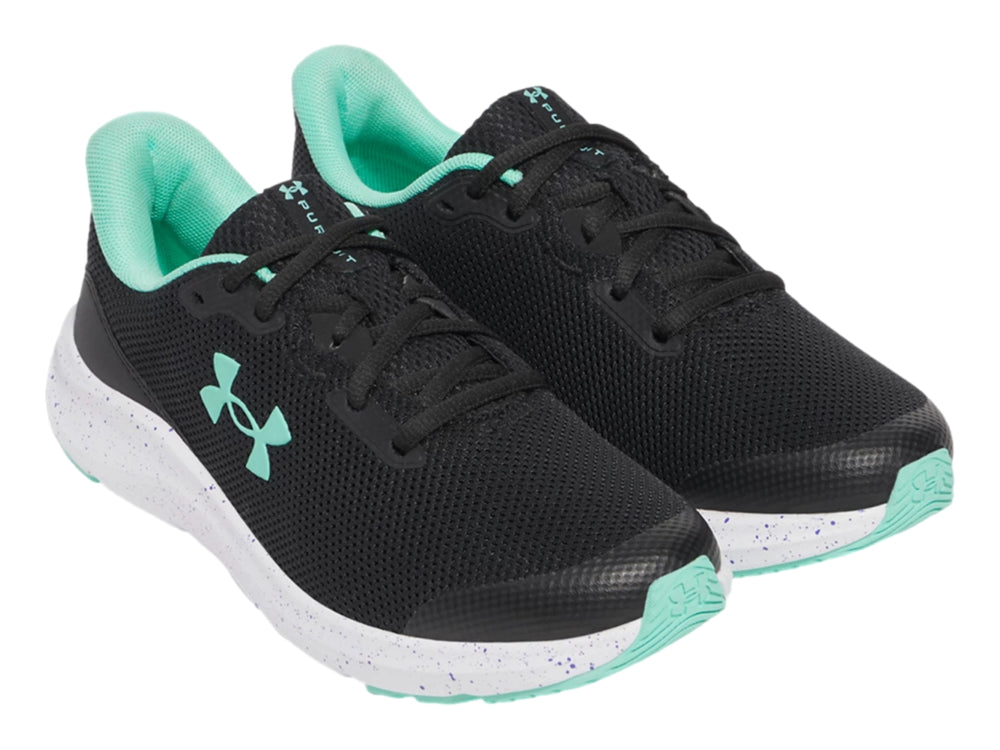 Tenis deportivos Under Armour color negro con suela blanca y detalles en verde menta.