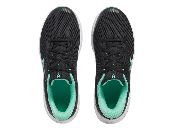 Tenis deportivos Under Armour color negro con suela blanca y detalles en verde menta.